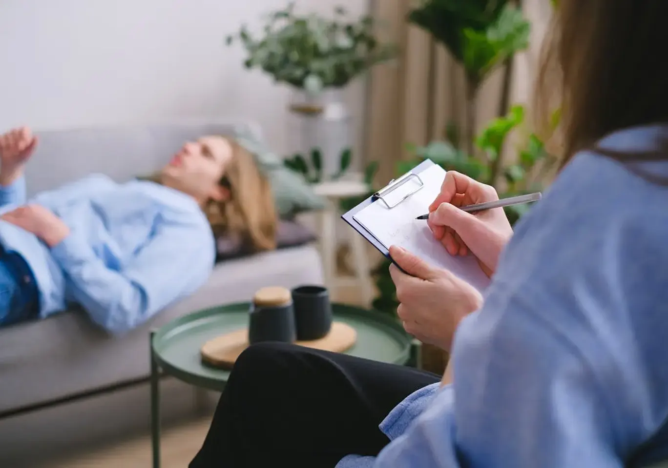 Konsultacja z lekarzem psychiatrą Elbląg: sesja terapeutyczna na kozetce