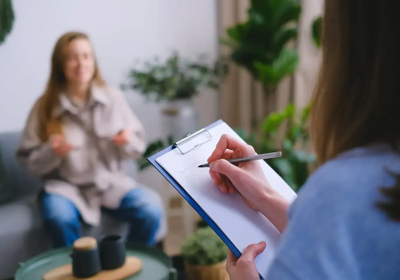 Terapia uzależnień Elbląg: wywiad z pacjentką i notatki specjalisty